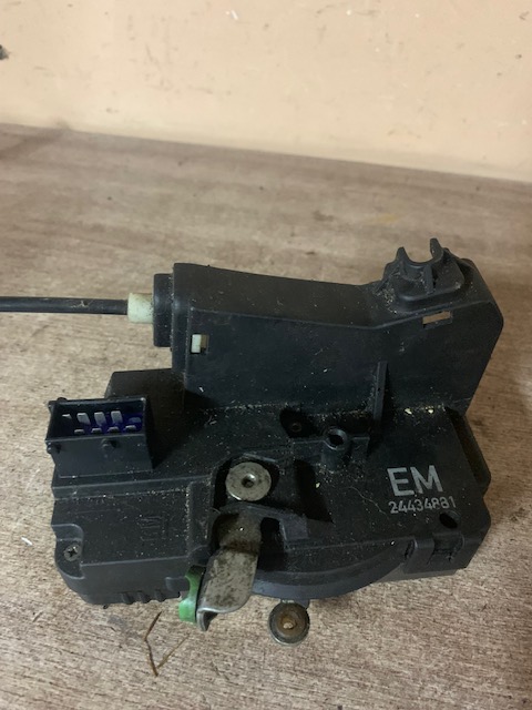 Замок двери передней правой OPEL  Meriva 2003-2010; Corsa C 2000-2006 (ПРАВЫЙ РУЛЬ 0133105 24434881 8-ми конт)