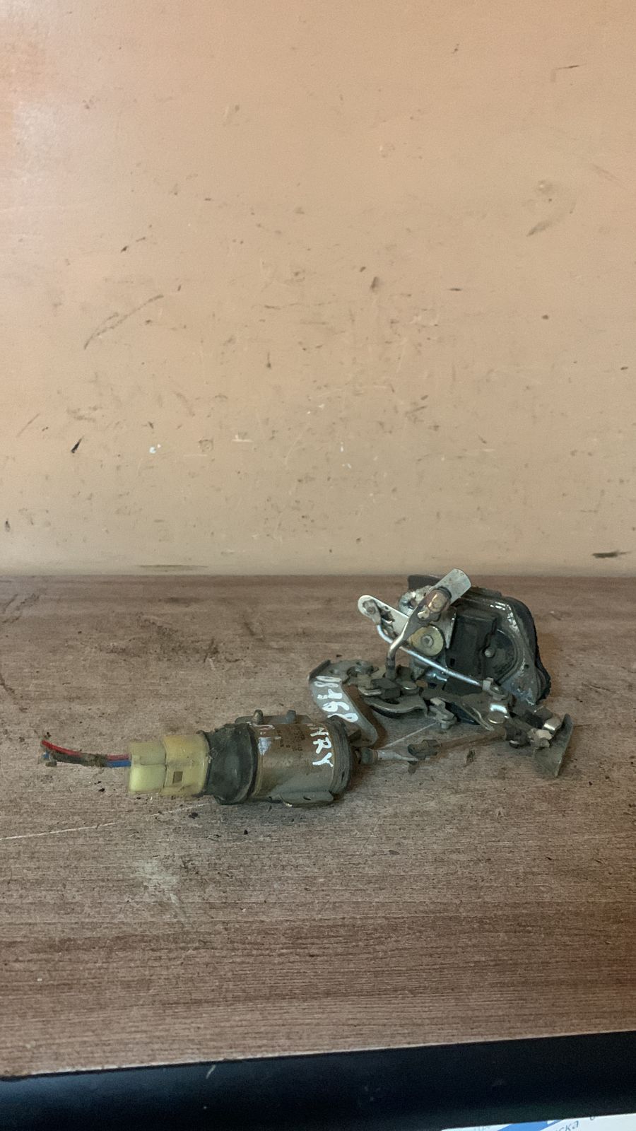 Toyota Camry SV21 1986-1991 Замок двери передней левой Toyota Camry SV20 1986-1991 8545022540