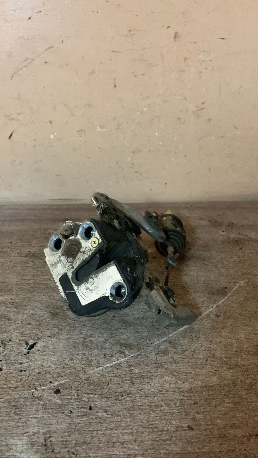 Toyota Camry SV21 1986-1991 Замок двери передней левой Toyota Camry SV20 1986-1991 8545022540