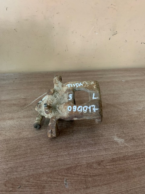 Nissan Juke (F15) Суппорт тормозной задний левый Juke (F15) 2011>;Qashqai (J10) 2006-2014;Tiida (C11) 2007-2014;Sentra (B17) 2013-2017;Tiida (C13) 2015>;Cube (Z12) 2008> (БЕЗ СКОБЫ 44011EM11A)