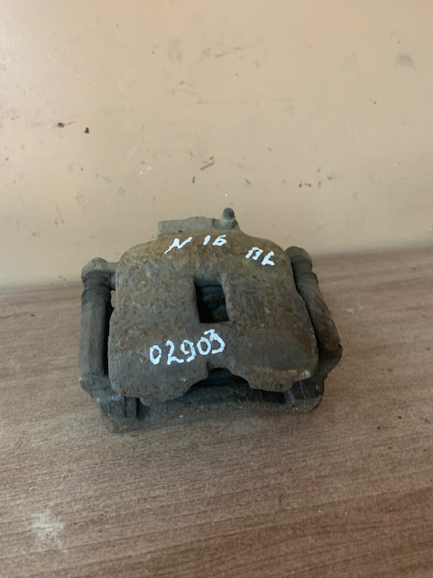 Nissan Almera N16 Суппорт тормозной передний левый Almera N16 2000-2006;Primera WP11E 1998-2001;Primera P11E 1996-200 410112F522)  цена без скобы!