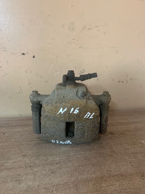 Nissan Almera N16 Суппорт тормозной передний левый Almera N16 2000-2006;Primera WP11E 1998-2001;Primera P11E 1996-200 410112F522)  цена без скобы!