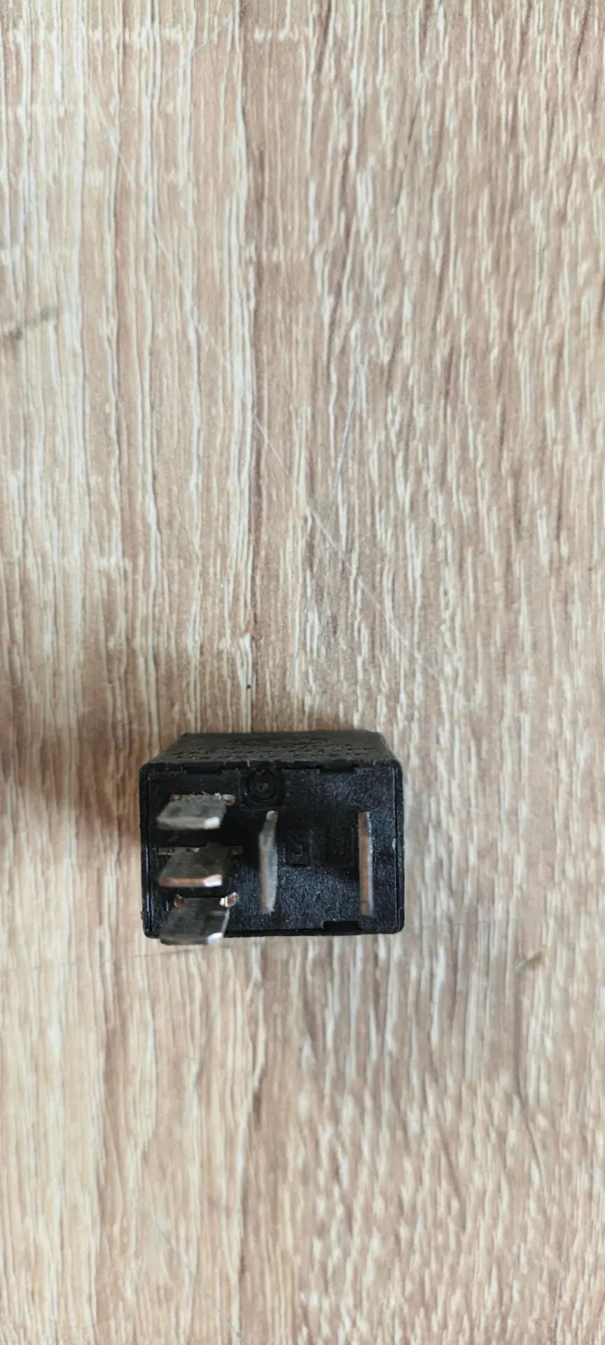 Volkswagen Passat B5 1996-2000 Реле Hella 4r000761400