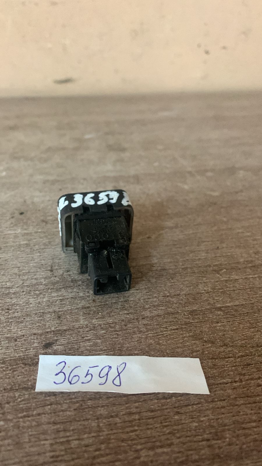 Nissan Note (E11) Кнопка аварийной сигнализации для Nissan Note (E11) 2006-2013  252901U600