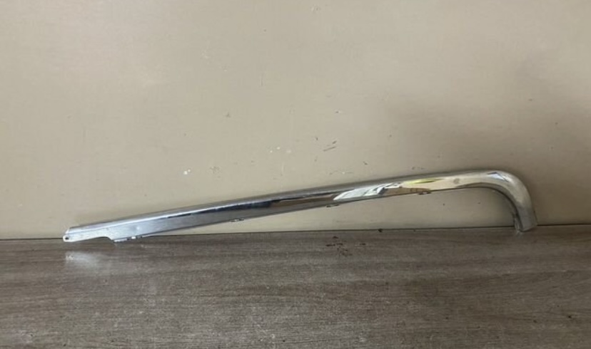 Mercedes Benz W202 Молдинг заднего бампера правый Mercedes Benz W202 1993-2000  A2028850474