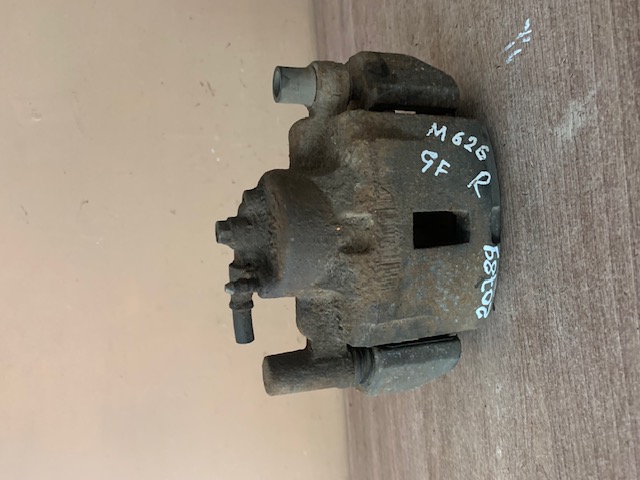 Mazda 626 (GF) Суппорт тормозной передний правый для Mazda 626 (GF) 1997-2002 GB6H3398ZA цена за супорт без скобы!