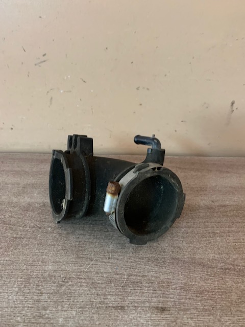 Патрубок воздушного фильтра MAZDA 3  ZJ0113221A