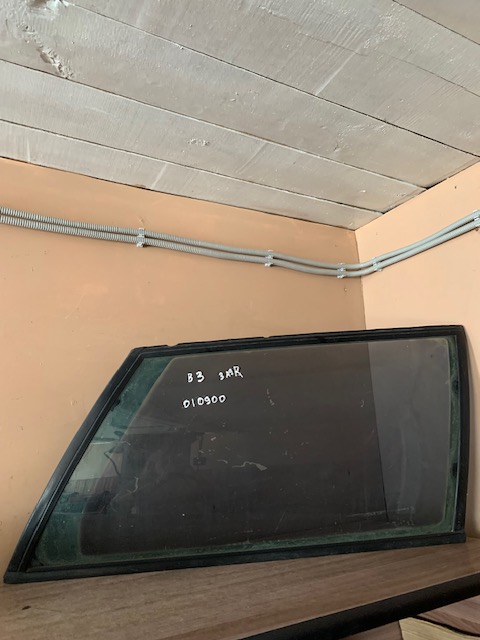 Volkswagen Passat B3 Стекло кузовное глухое правое Passat [B3] 1988-1993 Passat [B4] 1994-1996 (3A9845298C; УНИВЕРСАЛ)