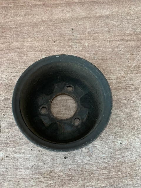 Land Rover Discovery III Шкив помпы  Discovery III 2004-2009 Range Rover Sport 2005-2012 (ДОПОЛНИТЕЛЬНЫЙ РУЧЕЙКОВОГО РЕМНЯ 4H2Q8610BC PQS500280)
