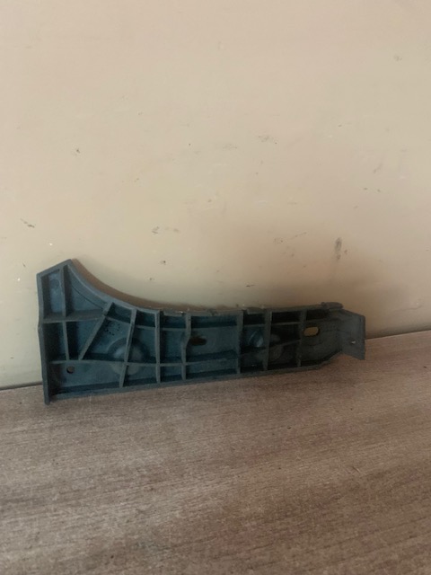 Audi A6 [C5] Направляющая переднего бампера левая AUDI A6(C5)  4B0807283B