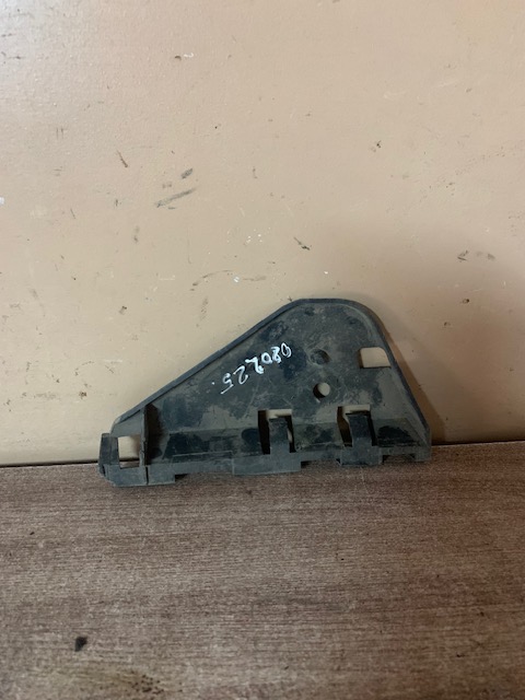 Кронштейн заднего бампера Peugeot 307  9634016580