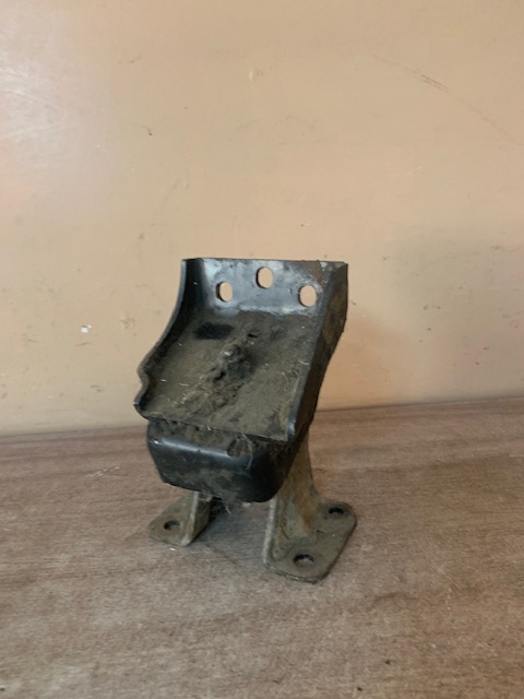 Kia Sportage 1994-2004 Опора +кронштейн двигателя правая KIA SPORTAGE (1994-2004) (2.0)  0K01139040B +  0K01139020B в сборе