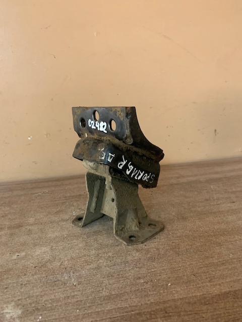 Kia Sportage 1994-2004 Опора +кронштейн двигателя правая KIA SPORTAGE (1994-2004) (2.0)  0K01139040B +  0K01139020B в сборе