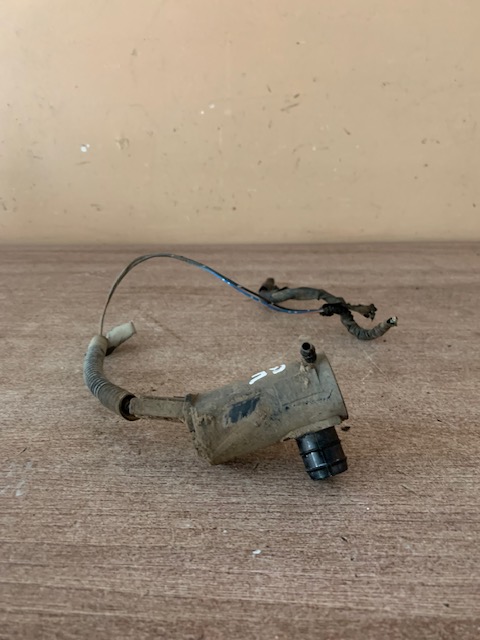 Mazda 626 (GF) Насос омывателя для Mazda 626 (GF) 1997-2002  B25D67482