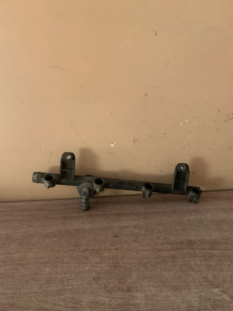 Renault Logan 2005-2014 Рейка топливная (рампа) Clio II/Symbol 1998-2008;Megane I 1996-1999;Laguna 1994-1998;Kangoo 2003-2008;Logan 2005-2014;Megane II 2003-2009;Scenic II 2003-2009;Scenic 1996-1999;Laguna II 2001-2008 (7700274294)