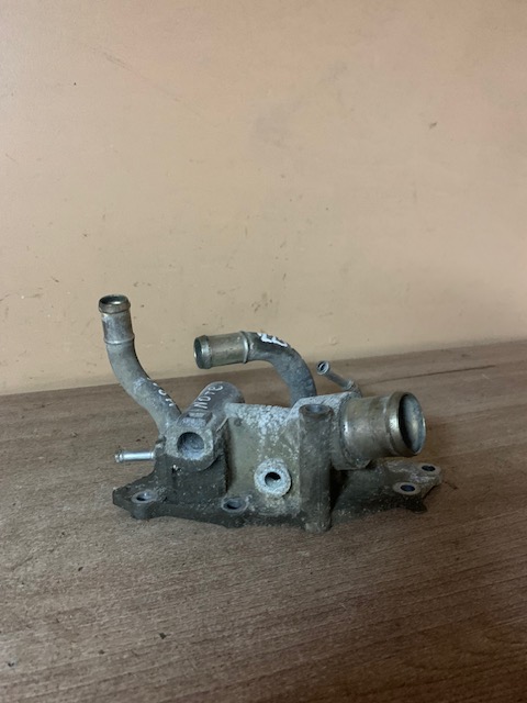 Nissan Note (E11) Корпус термостата Note (E11) 2006-2013 (11060BC20B)