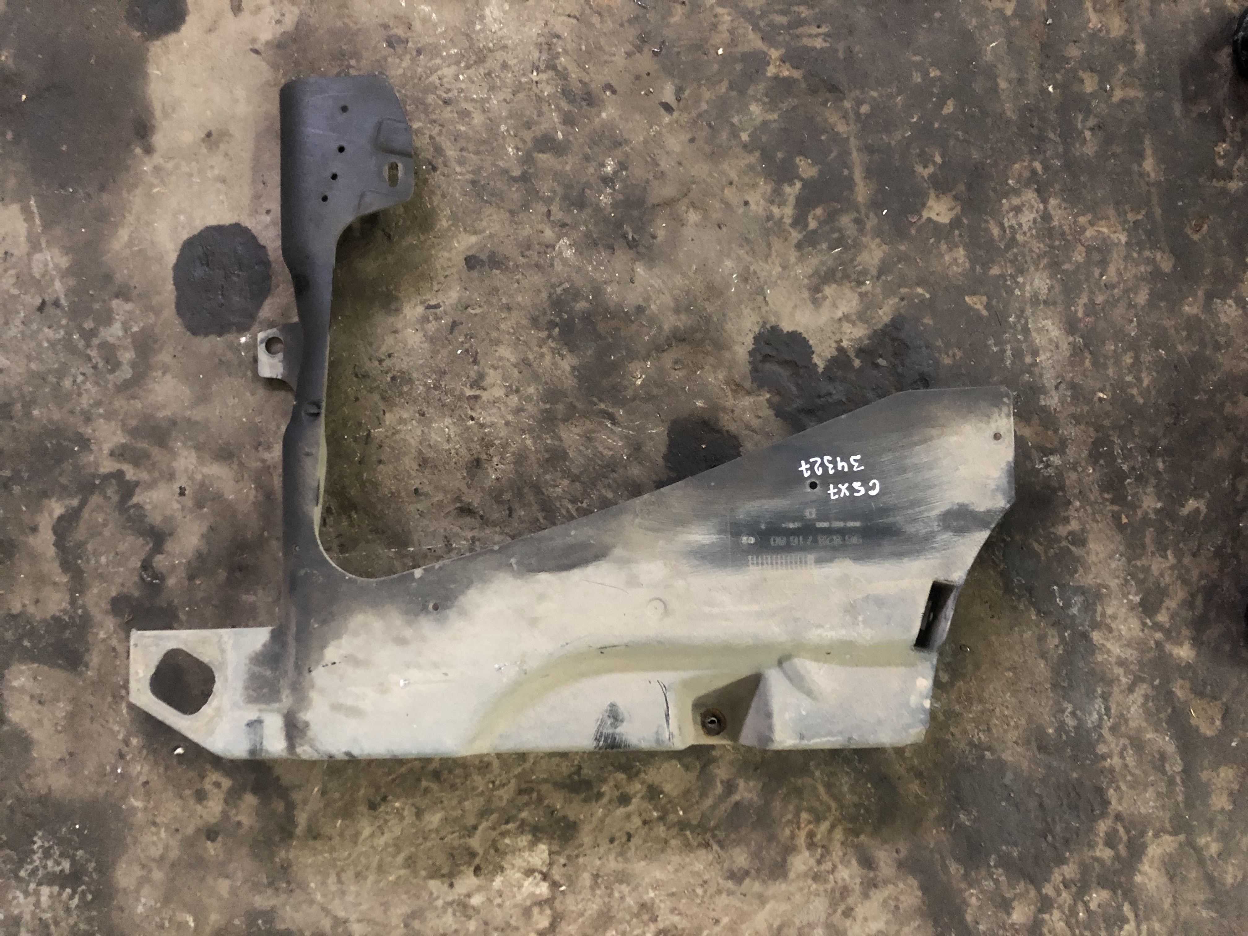 Citroen C5 2008-2017 Защита антигравийная для Citroen C5 2008>  (ЗАДНЯЯ ПРАВАЯ 7013FH 9682871680)