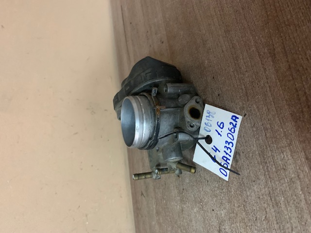 Volkswagen Golf IV-Bora Заслонка дроссельная электрическая A3 (8L1) 1996-2003  Golf IV/Bora 1997-2005  Octavia (A4 1U-) 2000-2011 (06A133062AB)