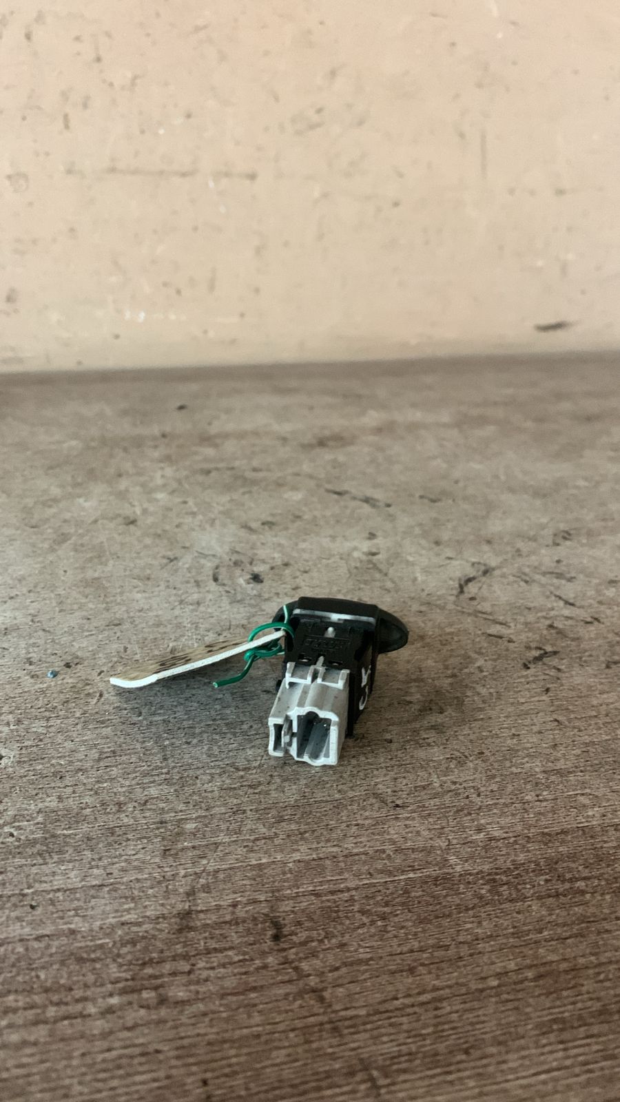 Citroen C5 2001-2005 Кнопка многофункциональная Citroen  C5 2001-2004 (ВКЛЮЧЕНИЯ ДАТЧИКОВ ПАРКОВКИ 655486)
