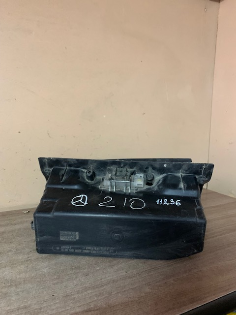 Бардачок для Mercedes Benz W210 E-Klasse 2000-2002  2106801391