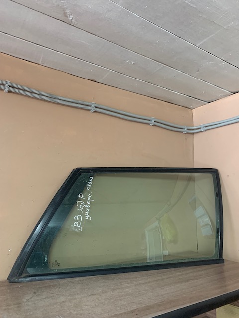 Volkswagen Passat B3 Стекло кузовное глухое правое Passat [B3] 1988-1993  Passat [B4] 1994-1996   (3A9845298C; УНИВЕРСАЛ)