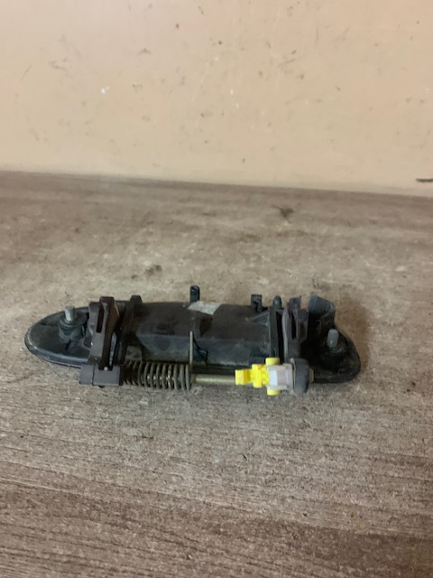 Mazda 626 (GF) Ручка двери передней наружная левая для Mazda 626 (GF) 1997-2002 (GE4T59410)
