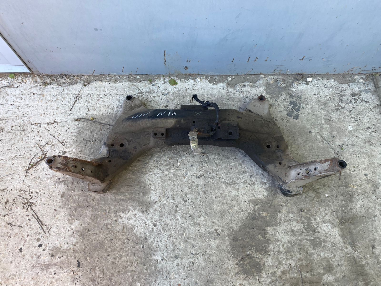 Nissan Almera N16 Балка подмоторная Almera N16 2000-2006 (54401BM405 54401-BM405)