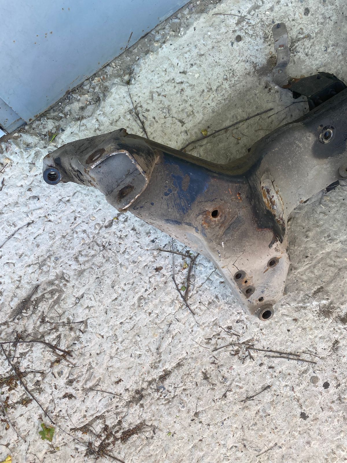 Nissan Almera N16 Балка подмоторная Almera N16 2000-2006 (54401BM405 54401-BM405)