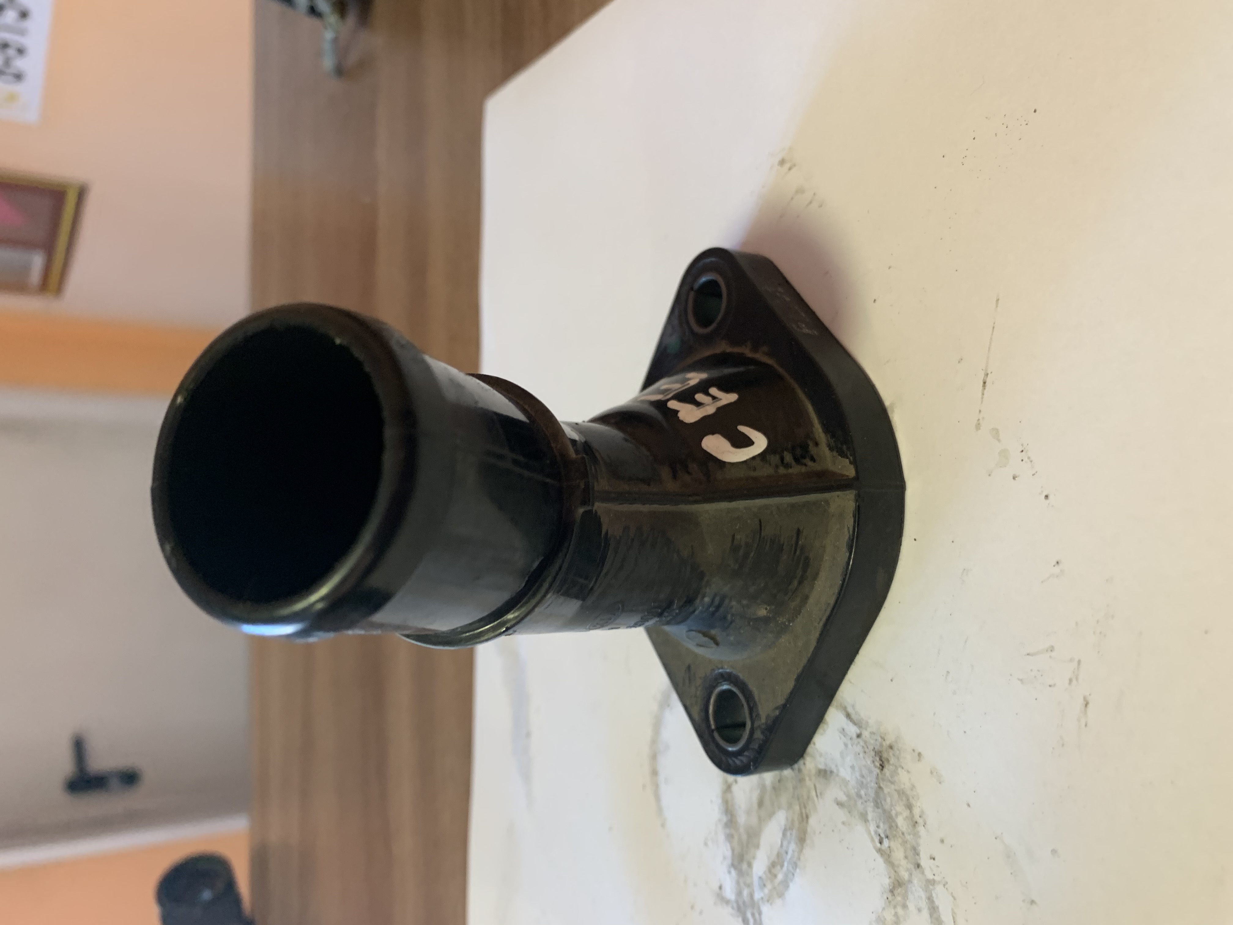 Kia Ceed 2007- 2012 Крышка термостата Ceed 2012-2018 (256312B051)
