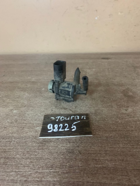 Volkswagen Touran 2003-2010 Клапан электромагнитный Tiguan 2011-2016;A3 (8L1) 1996-2003;TT(8N) 1998-2006;Octavia (A4 1U-) 2000-2011;Leon (1M1) 1999-2006;A6 [C6,4F] 2004-2011;Toledo II 1999-2006;Octavia 1997-2000;Golf IV/Bora 1997-2005;LT II 1996-2006 (1K0906283A)