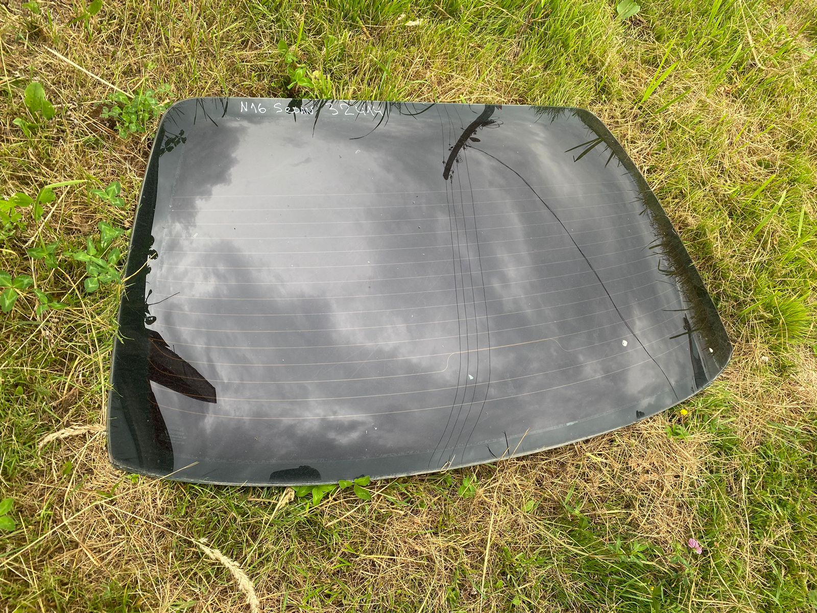 Nissan Almera N16 Стекло заднее Almera N16 2000-2006 (СЕДАН 797009M700 79700-9M700)