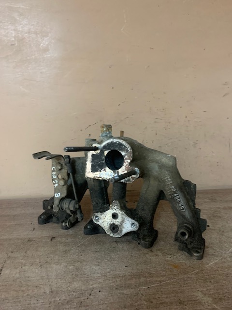Opel Corsa B Коллектор впускной Opel Corsa B 90466697 1.2