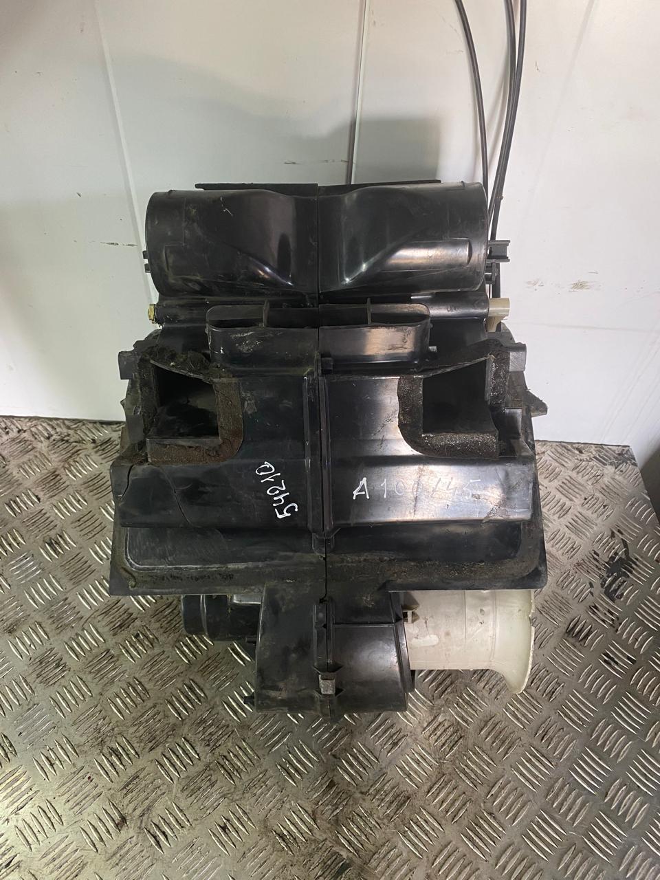 Audi 100 [C4] Корпус отопителя для Audi 100 [C4] 1991-1994 (небольшая трещина)4A0819095