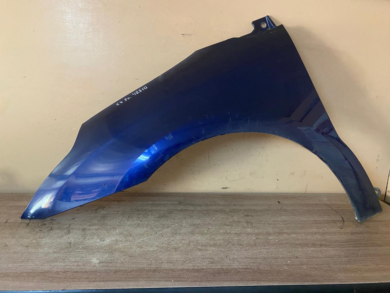 Citroen C4 2005-2011 Крыло переднее левое C4 2005-2011 (7840Q3) 9646133377