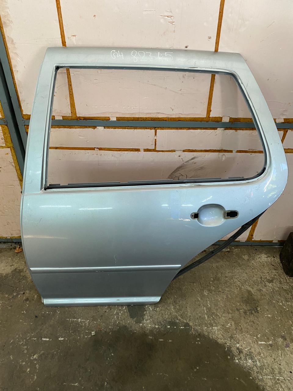 Volkswagen Golf IV-Bora Дверь задняя левая Golf IV/Bora 1997-2005 (ХЕТЧБЭК 1J6833055F)