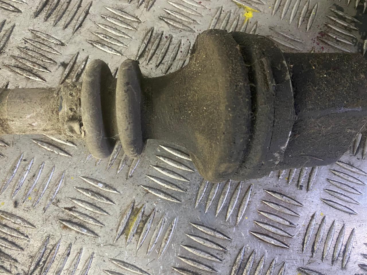 Полуось передняя правая RENAULT MEGANE 7701469375 Renault