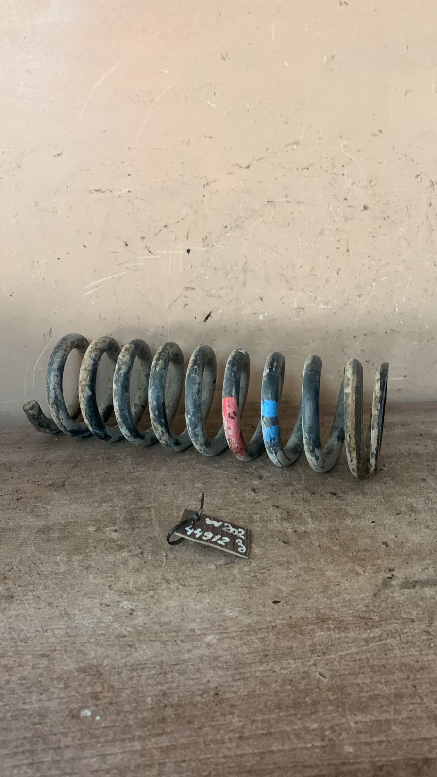 Mercedes Benz W202 Пружина задняя для Mercedes Benz W202 1993-2000 2083240004