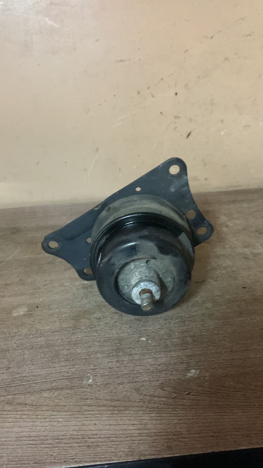Skoda Fabia 1999-2006 Опора двигателя правая Fabia 2007-2015;Polo 1999-2001;Fabia 1999-2007;Polo 2001-2009;Ibiza V 2008-2017;Roomster 2006-2015;Cordoba 2002-2008;Ibiza IV 2002-2008;Polo (HB) 2009>;Rapid 2013>  (6Q0199262AF)