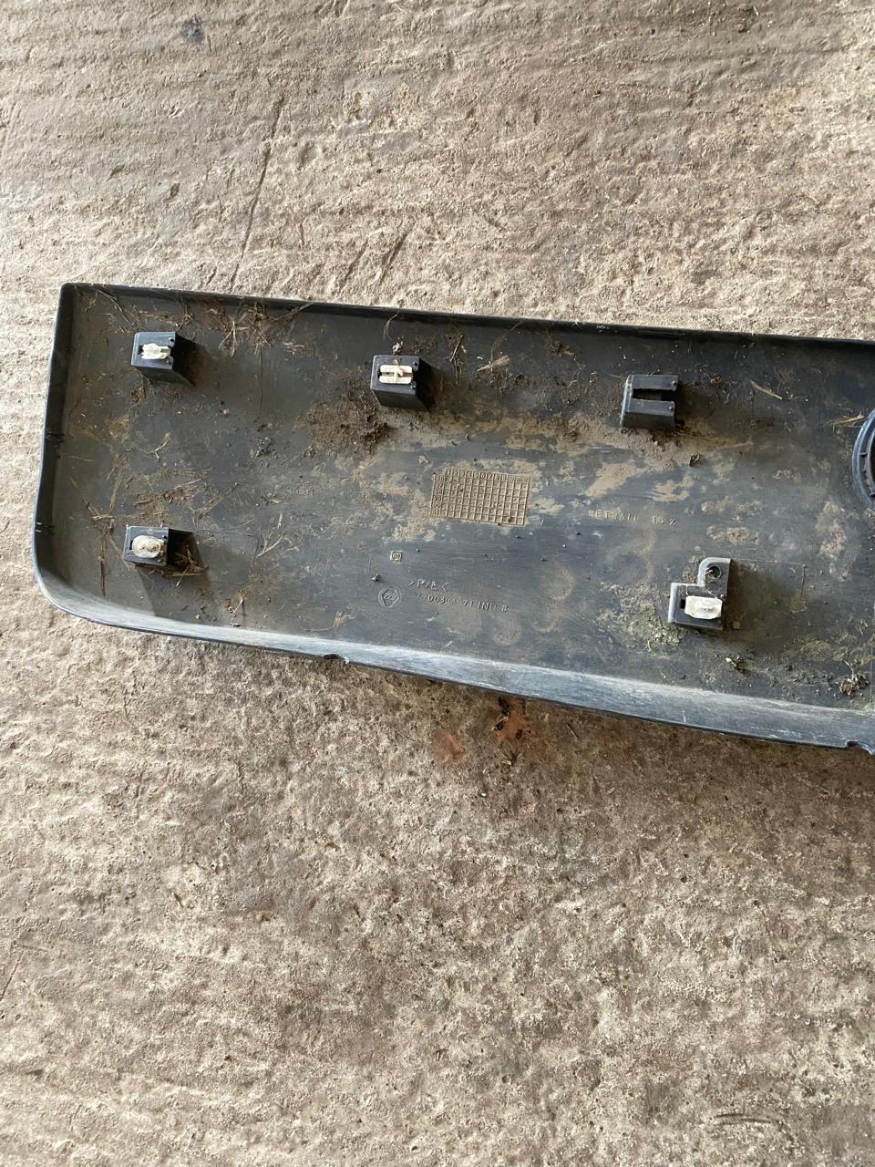 Renault Kangoo Накладка двери багажника Kangoo 1997-2003 ( 7701694494)