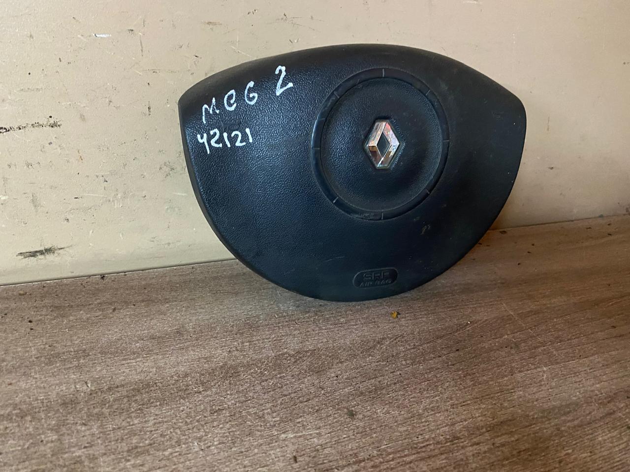 Renault Megane II Подушка безопасности в рулевое колесо Megane II 2003-2009 (8200301512) (8200381849)