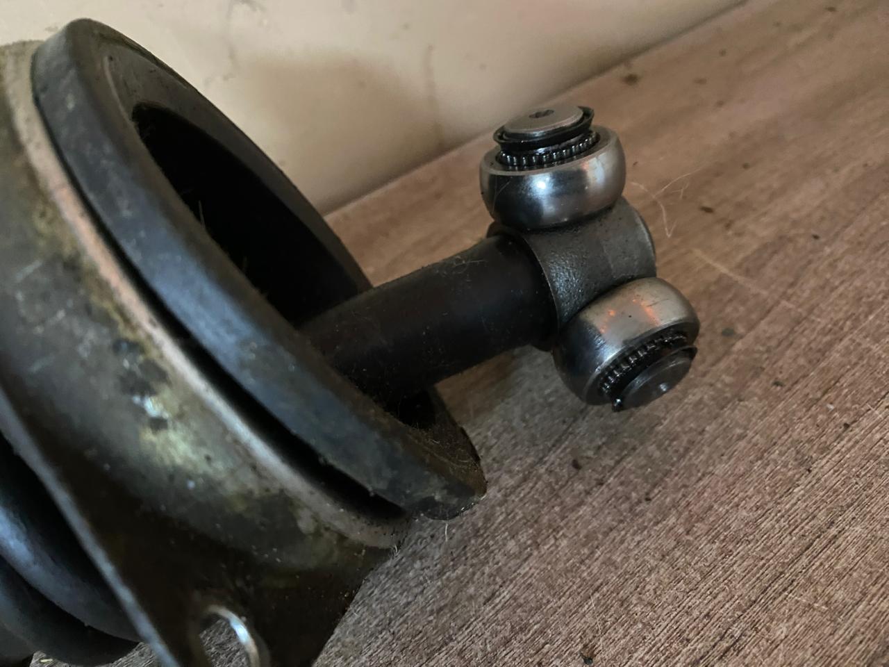 Полуось передняя левая Logan 2005-2014 (1.6 K7M710 МКПП 8200985010)  ( пыльник наружный прелый) 391016391R