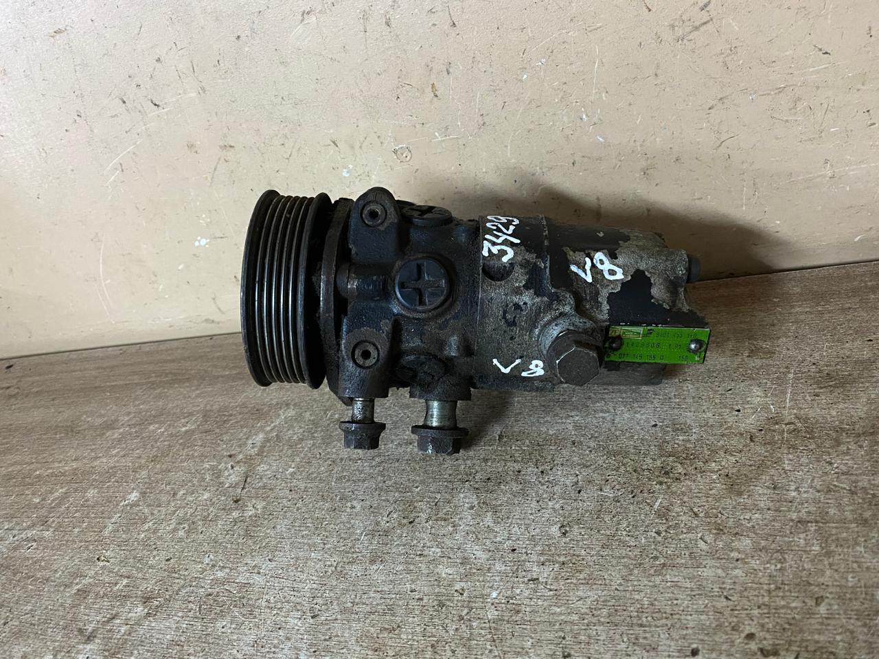 Насос гидроусилителя Audi V8 1988-1994  077145155D