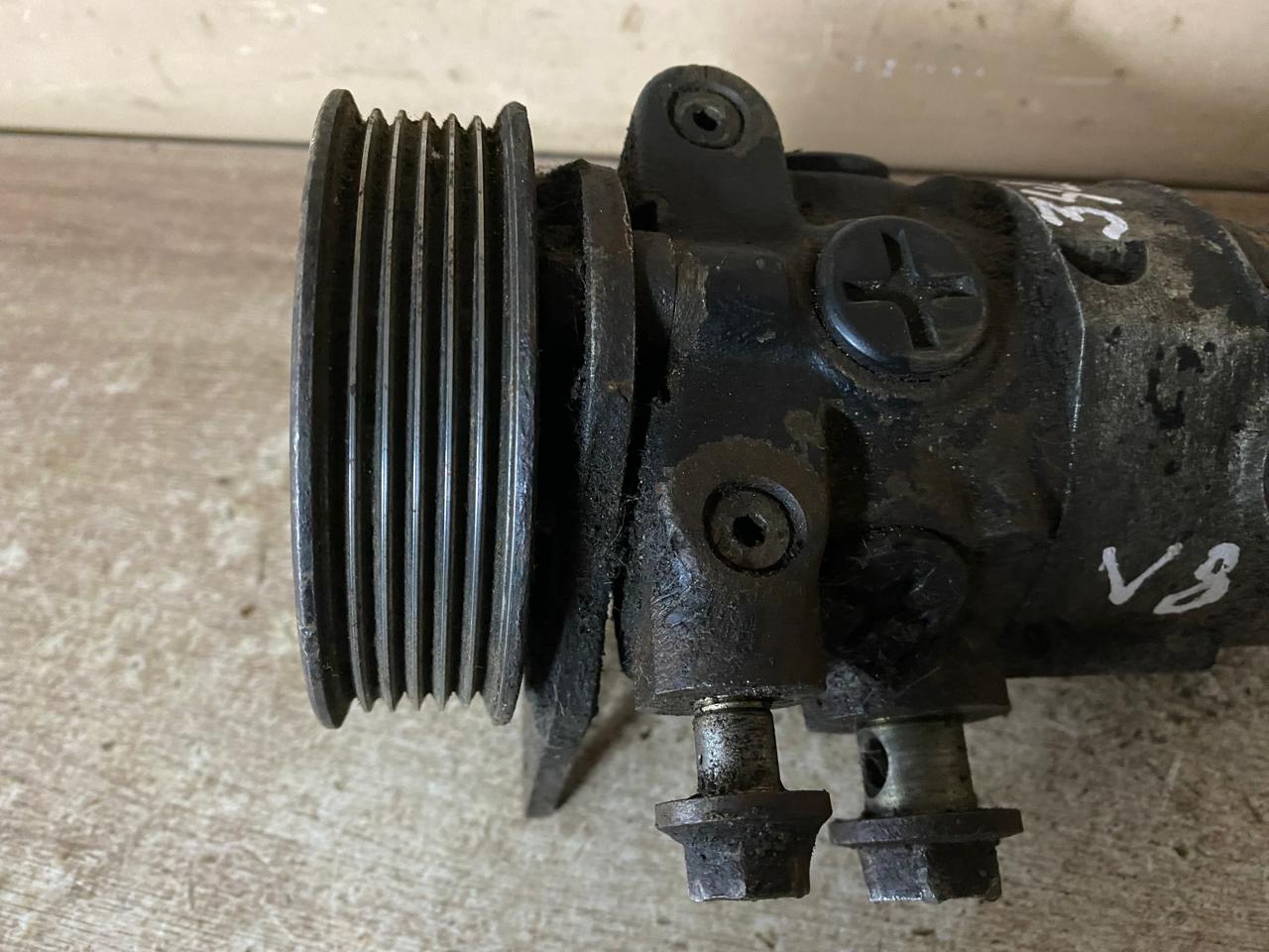 Насос гидроусилителя Audi V8 1988-1994  077145155D