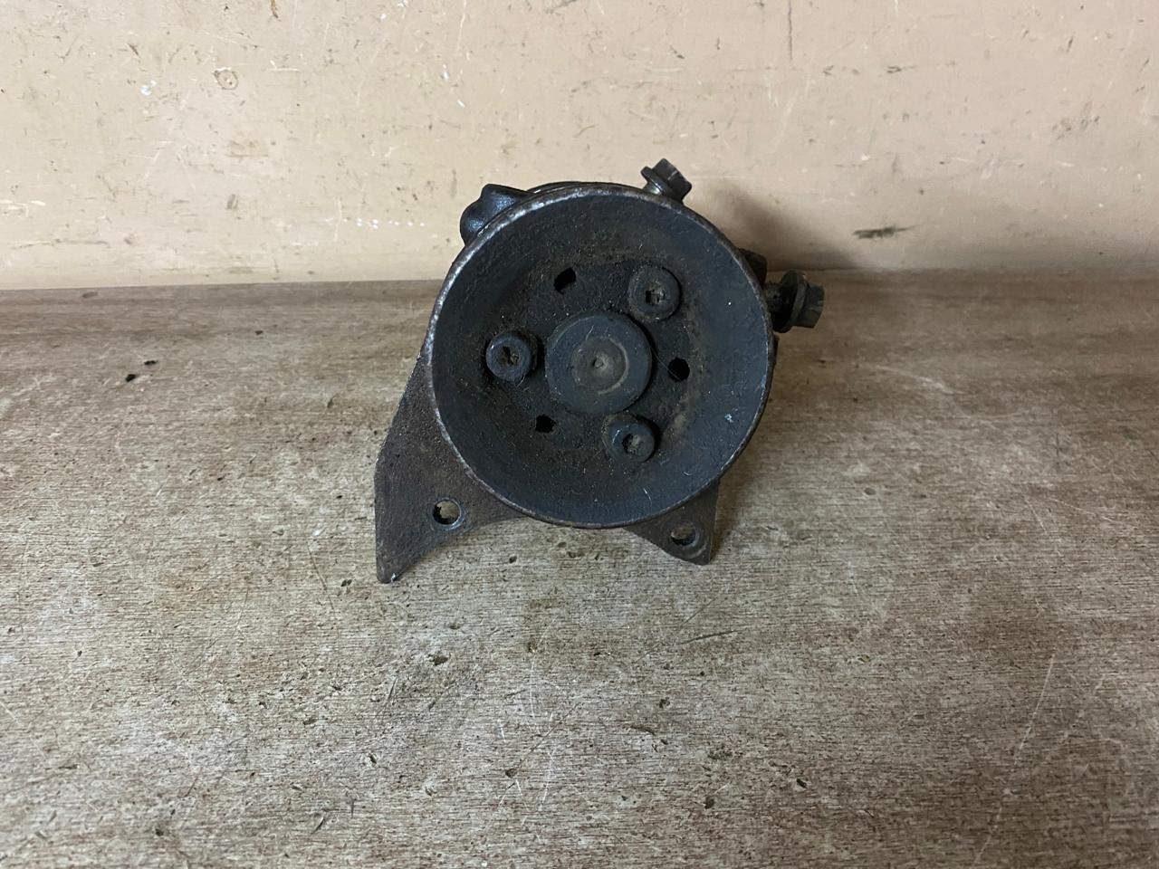 Насос гидроусилителя Audi V8 1988-1994  077145155D