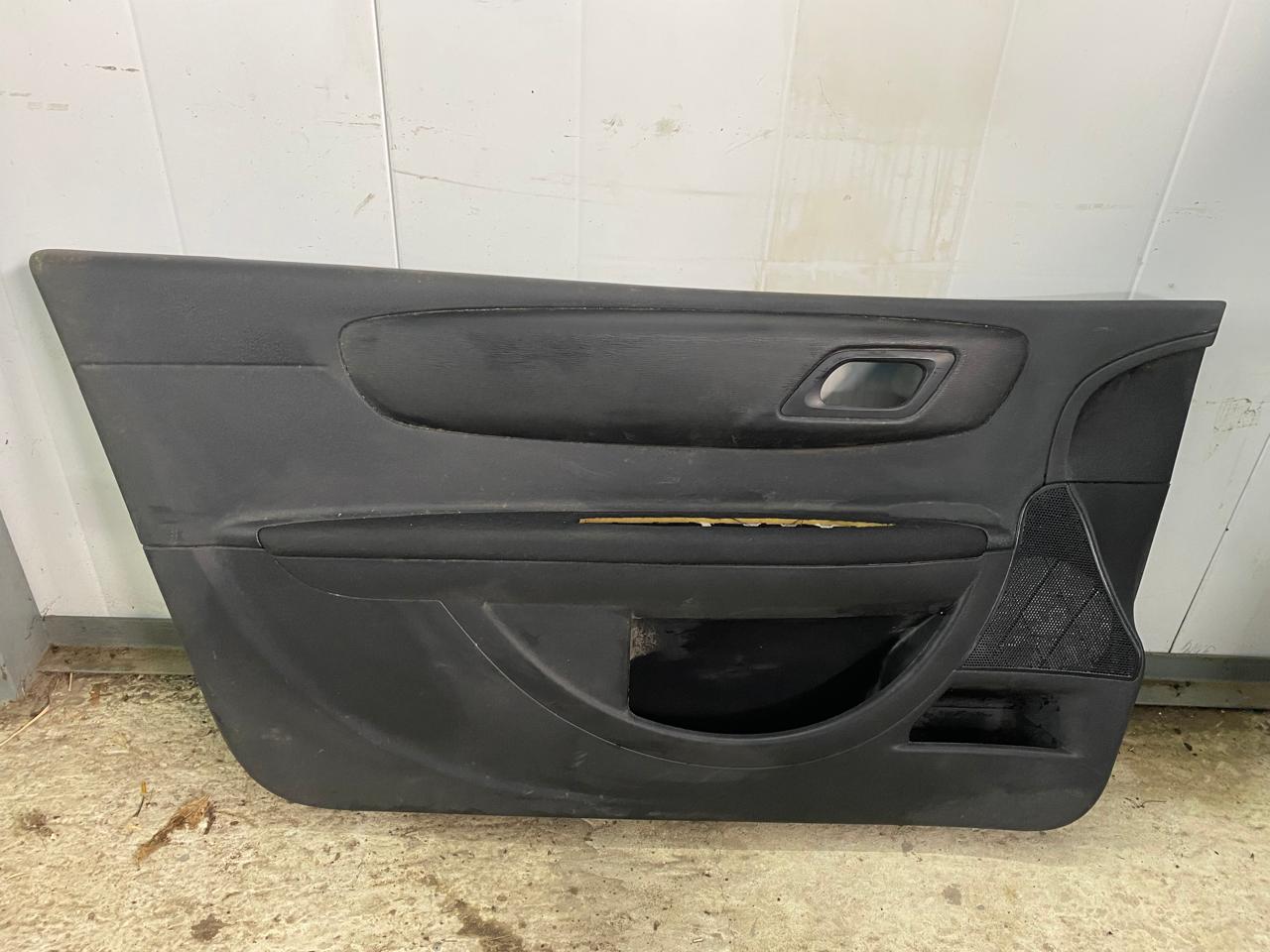 Citroen C4 2005-2011 Обшивка двери передней левой C4 2005-2011 (3 ДВЕРИ 9342PG) 9332JK 96523586xt