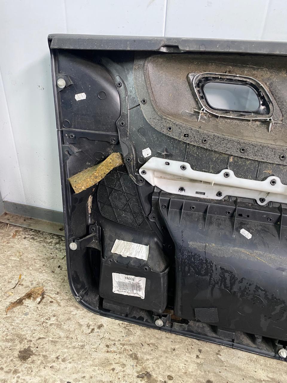 Citroen C4 2005-2011 Обшивка двери передней левой C4 2005-2011 (3 ДВЕРИ 9342PG) 9332JK 96523586xt