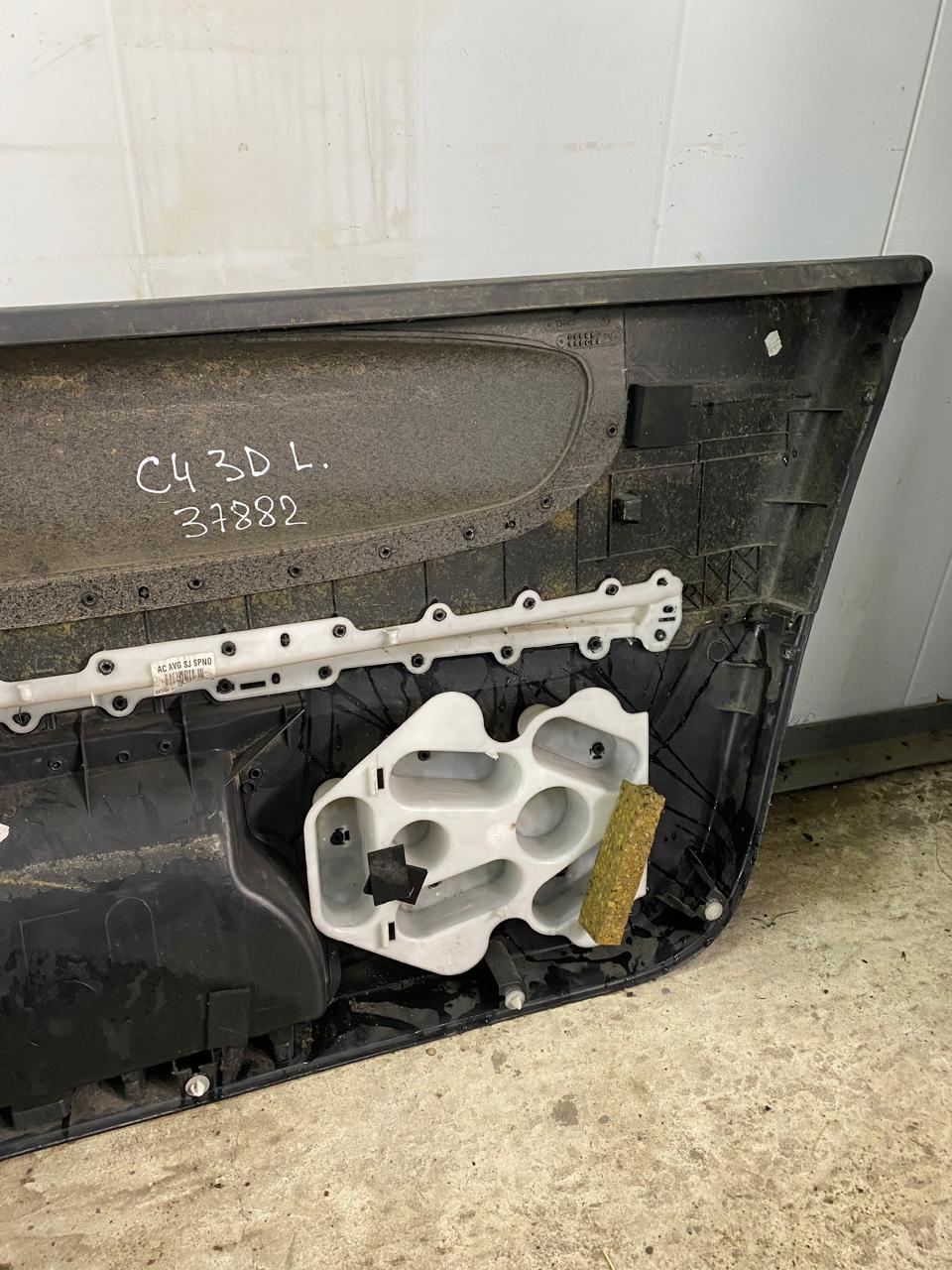 Citroen C4 2005-2011 Обшивка двери передней левой C4 2005-2011 (3 ДВЕРИ 9342PG) 9332JK 96523586xt