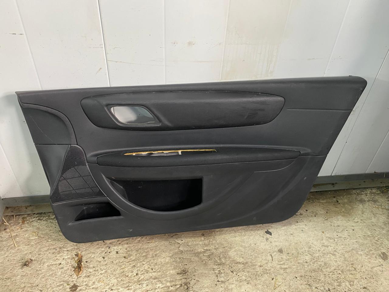 Citroen C4 2005-2011 Обшивка двери передней правой C4 2005-2011 (3 ДВЕРИ 9342PF) 96523586XT