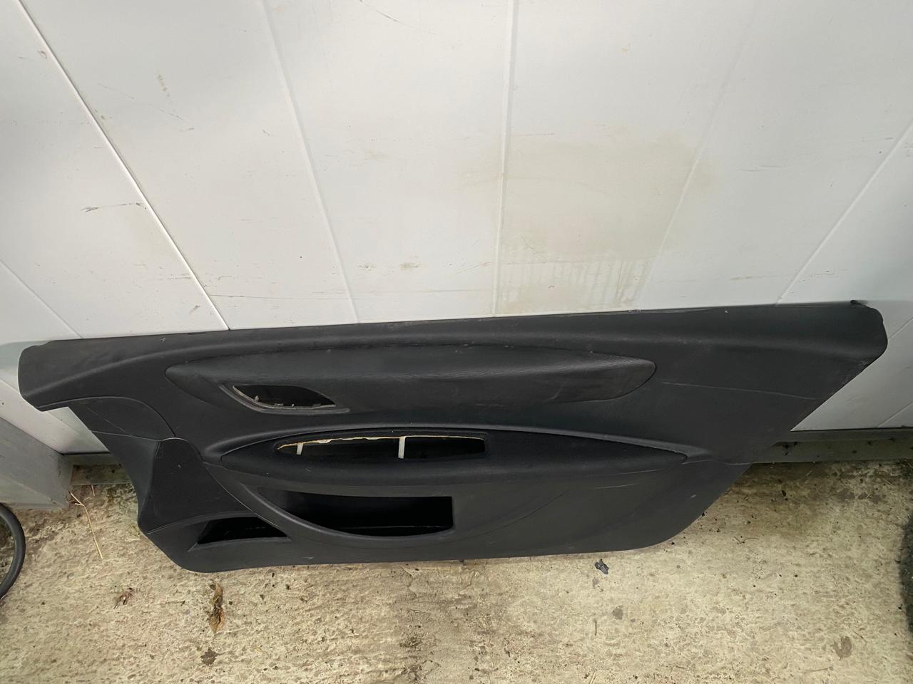 Citroen C4 2005-2011 Обшивка двери передней правой C4 2005-2011 (3 ДВЕРИ 9342PF) 96523586XT