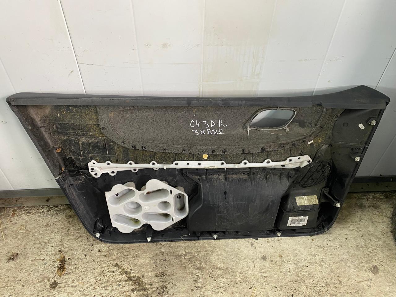 Citroen C4 2005-2011 Обшивка двери передней правой C4 2005-2011 (3 ДВЕРИ 9342PF) 96523586XT